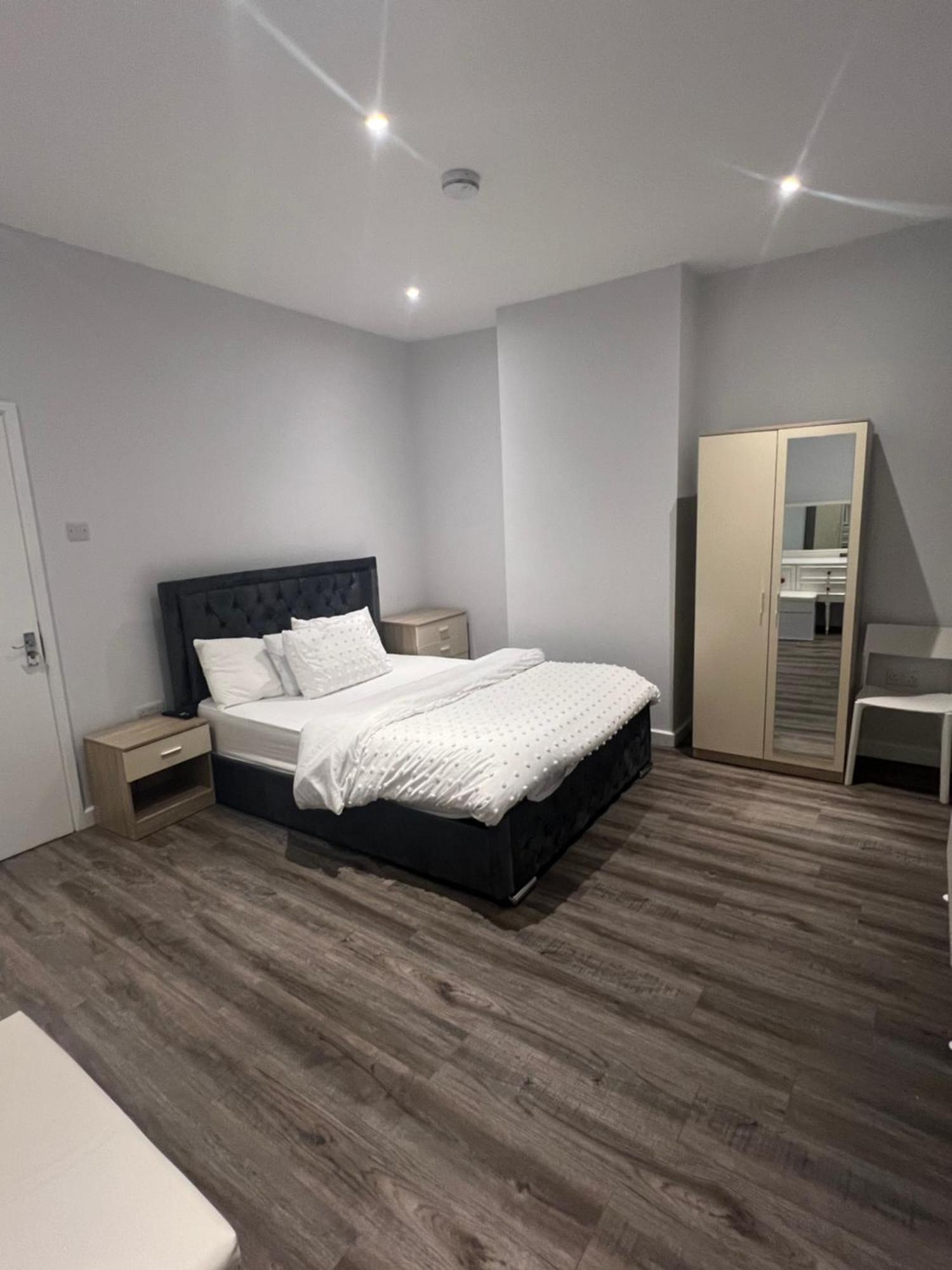Spencer Bridge Rooms By Afl Нортхемптон Экстерьер фото